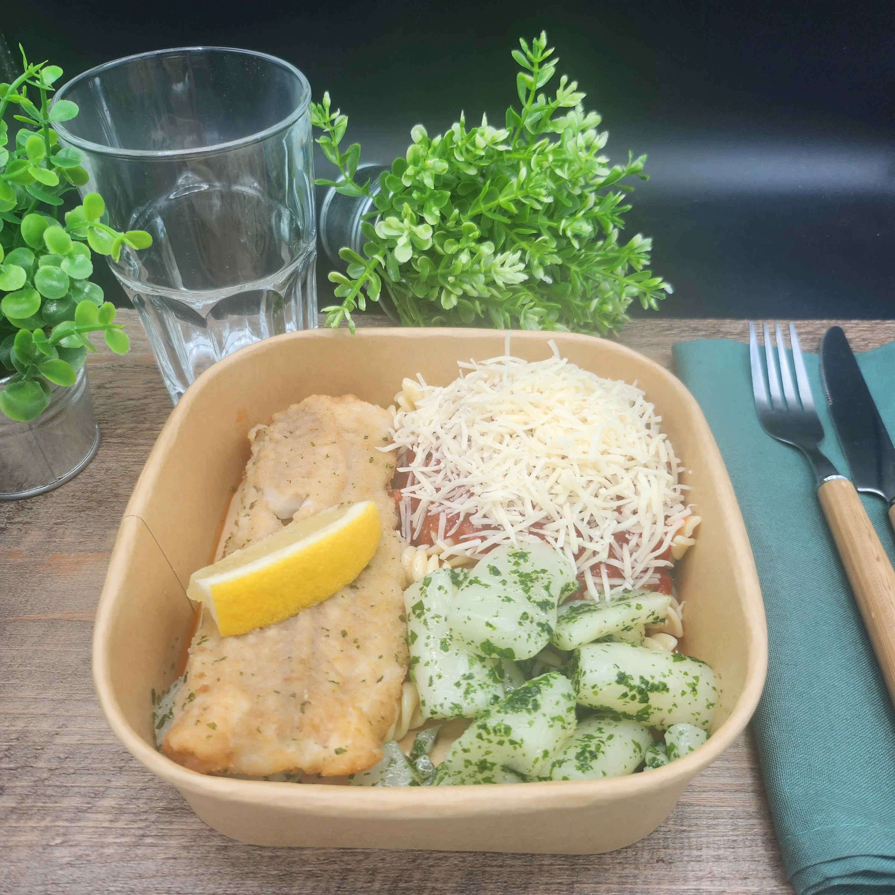Filet de Poisson Meunière Salsifis Persillés Fusilli Sauce Tomate