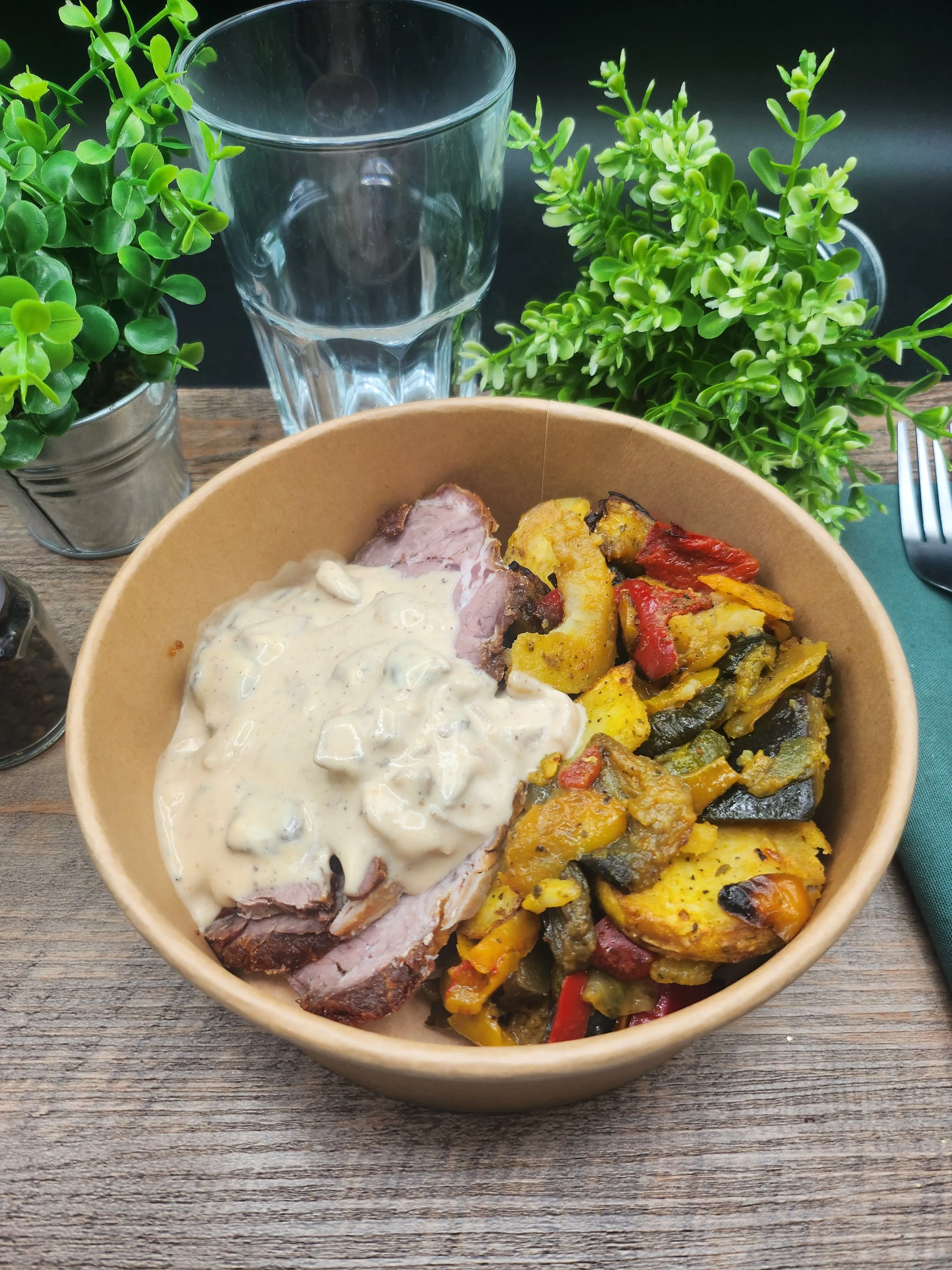 Rôti de Veau Sauce Forestière Poêlée de Légumes Grillés au Pesto