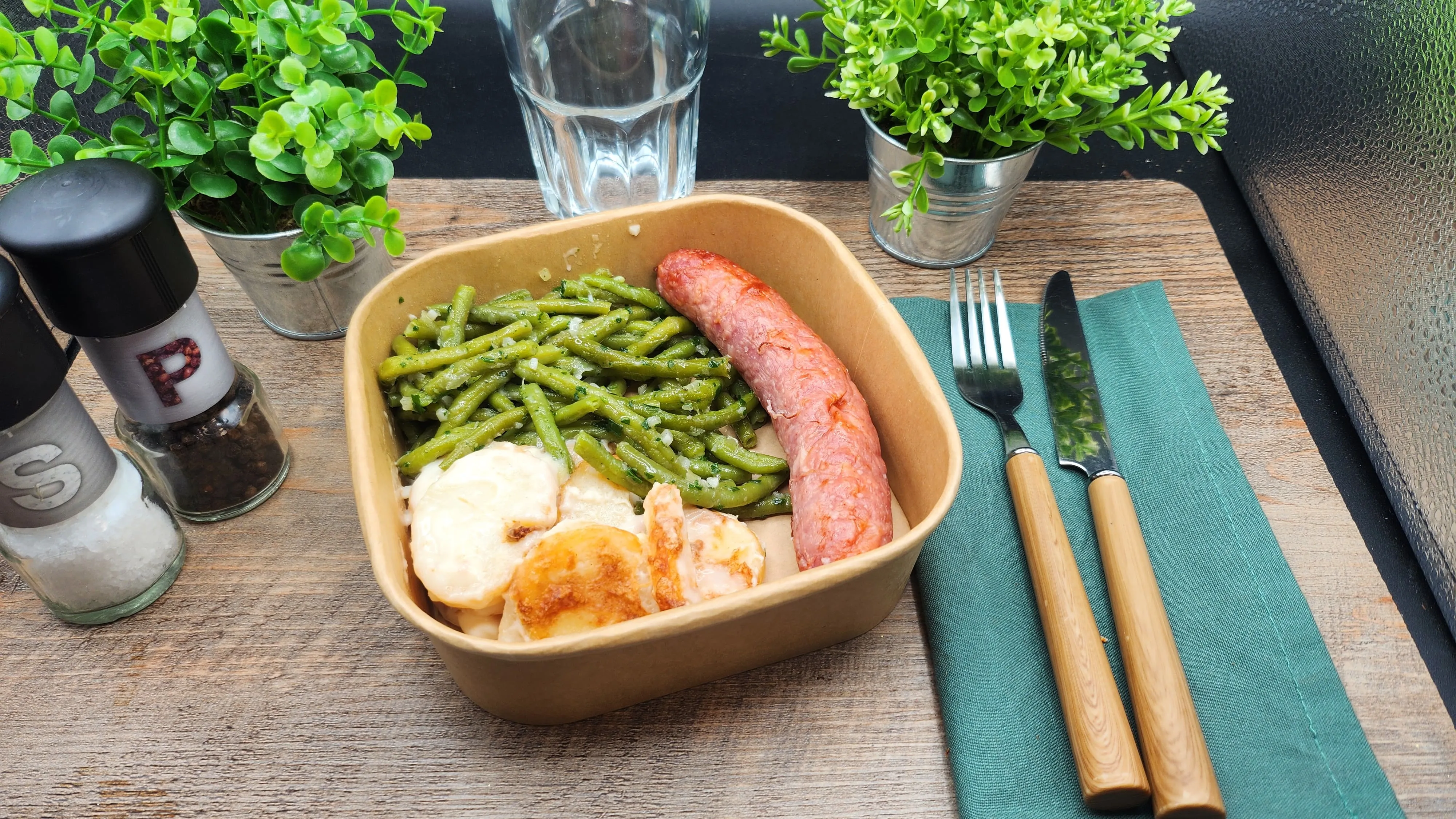 Saucisse de Toulouse Gratin Dauphinois et Haricots Verts Persillés