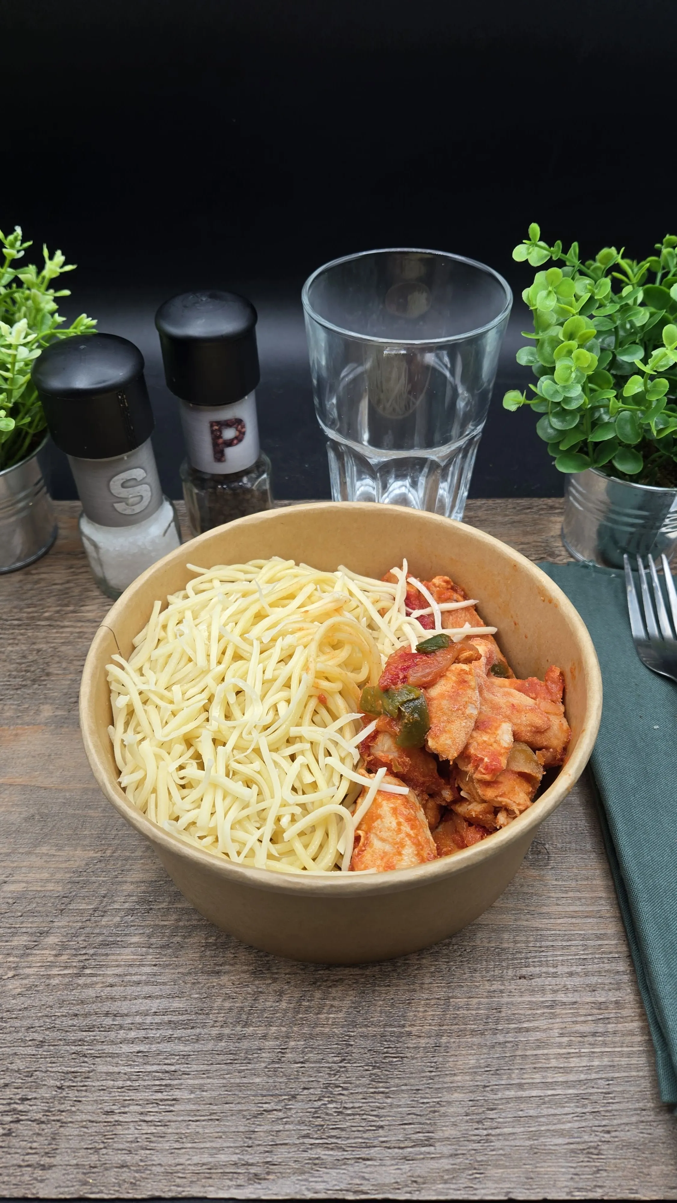 Sauté de Volaille à la Basquaise Spaghetti